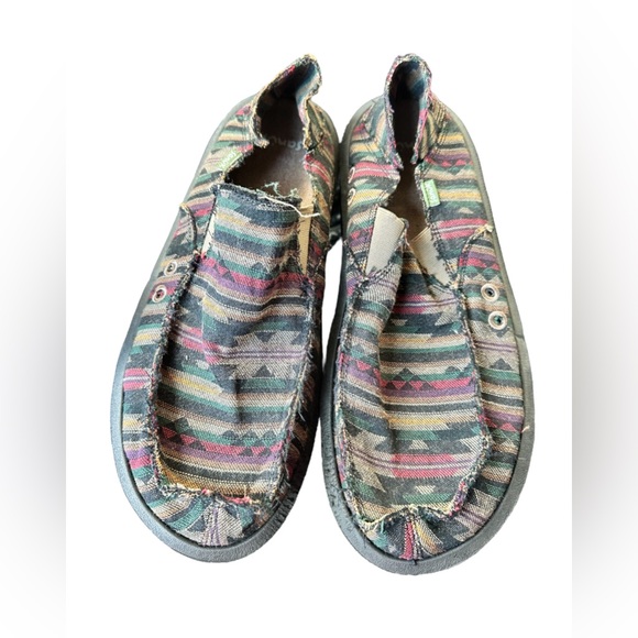 Sanuk Other - Sanuk Men’s Navajo print Size 14 preowned great condition